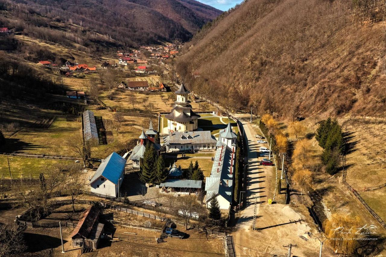 CASA MICUTU si LYA Villa Strungari Esterno foto